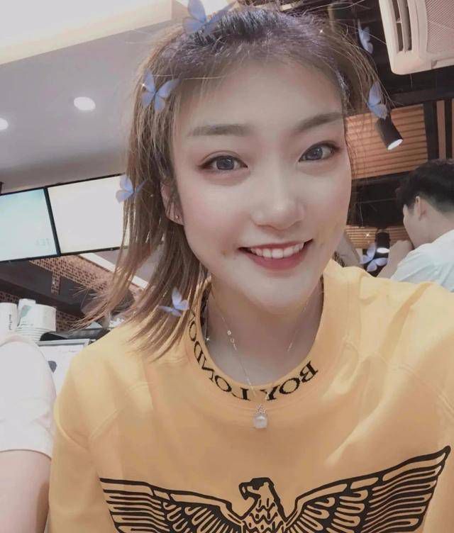 往日，这座山与这条路，都是封闭的，因为是买下了产权，又独立投资了道路，所以不允许其他社会车辆和人员进入，顾言忠的车队能进来，这还是因为提前跟叶家人打过招呼的缘故。